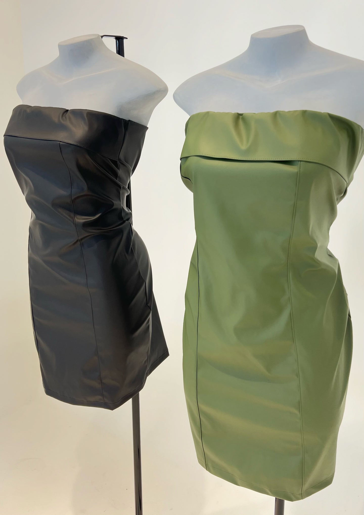 Vestido em Couro Fake - Ref 6212